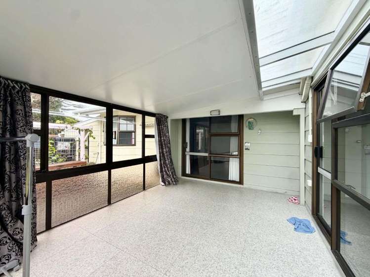 161 Parklands Avenue 10825_17