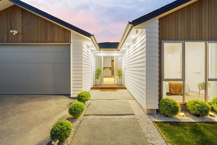 19 & 19A Surf View Crescent Red Beach_26