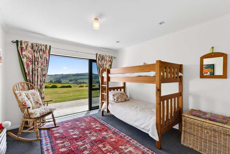 701 River Road Otane_19