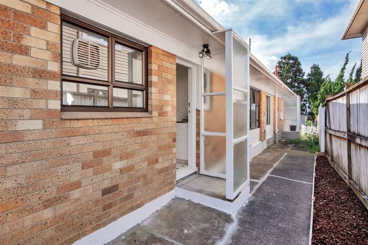 2/115 Mcleod Road Te Atatu South_14