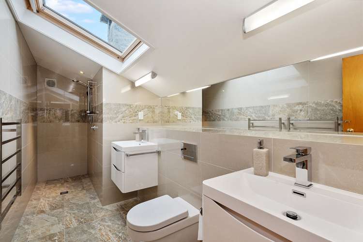 132 River Road Hamilton East_14