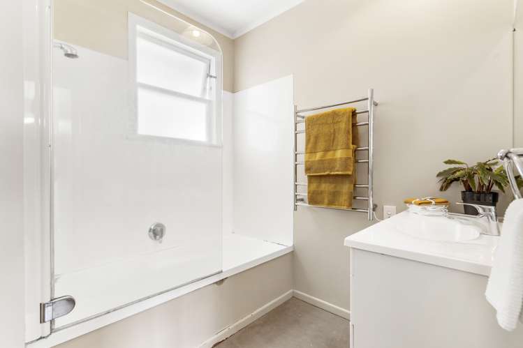 6 Brennan Avenue Te Atatu Peninsula_10