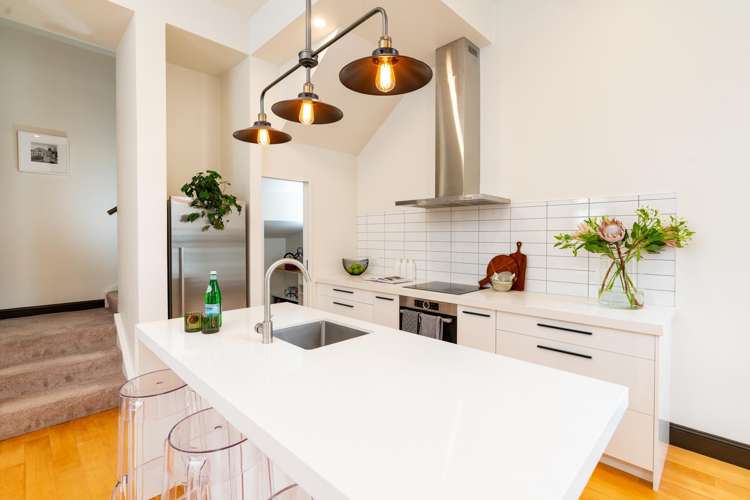 2/235 Adelaide Road Newtown_4