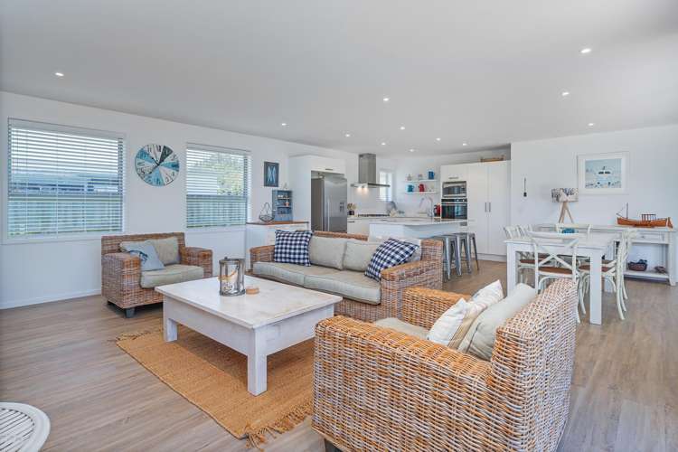 44 Longreach Drive Cooks Beach_15