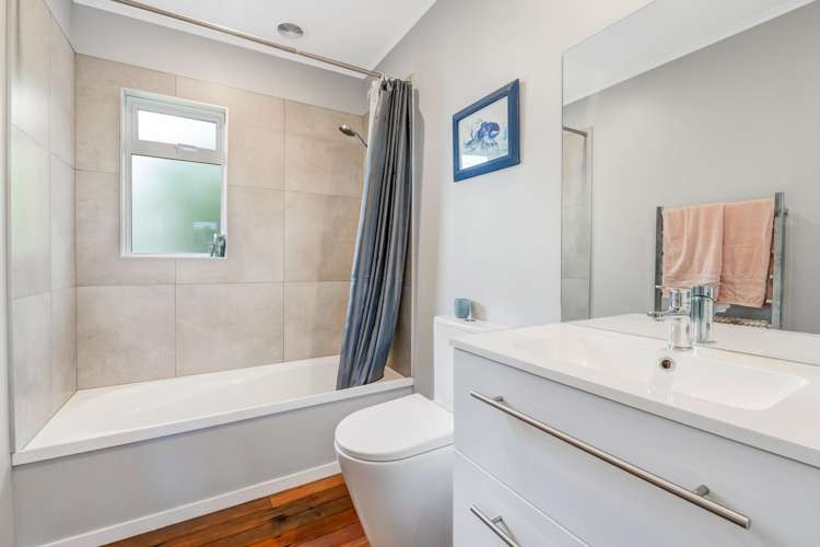 6 Kauri Road Stanmore Bay_10