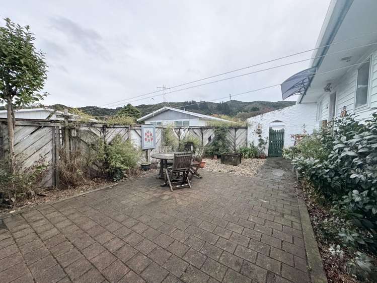  8 Kew Grove Wainuiomata_11