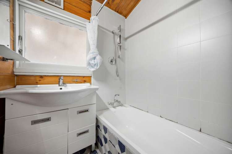 6 Robert Burke Place Henderson_15