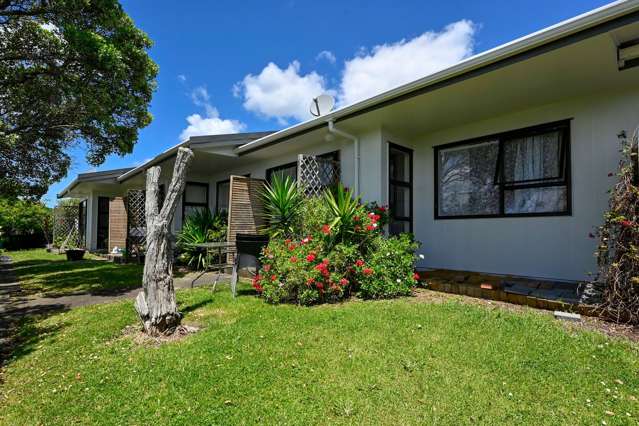 Tidy 1 Bedroom Unit in the heart of Helensville