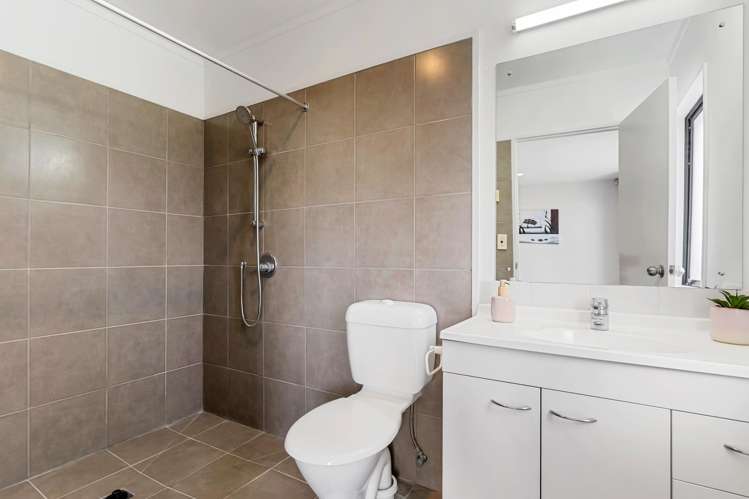 3/8 Tuscany Way Te Atatu Peninsula_12