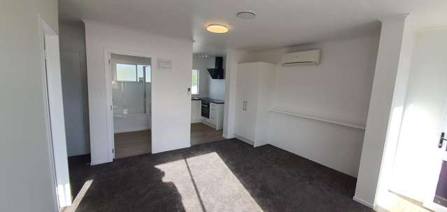 Sunny Two-Bedroom Upstairs Unit – Close to Upper H