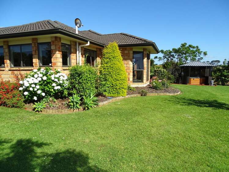 161 Capes Road Pollok_11