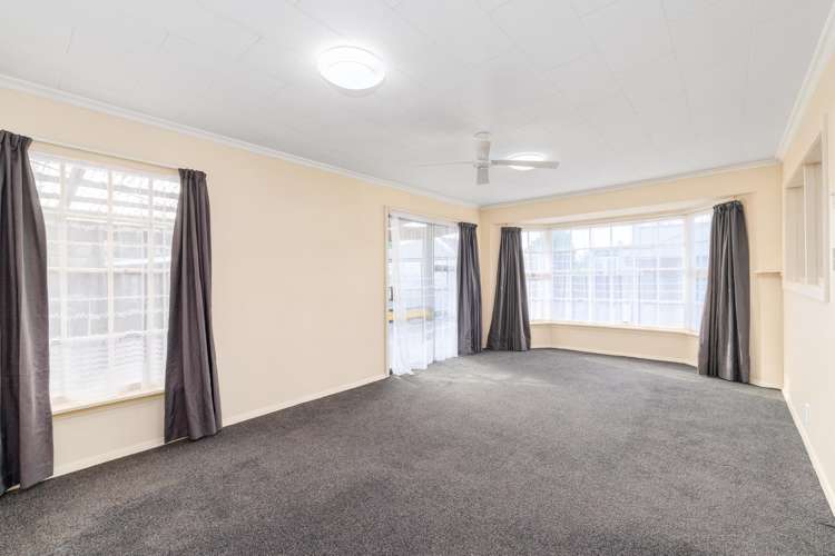 121 Gayhurst Road Dallington_2