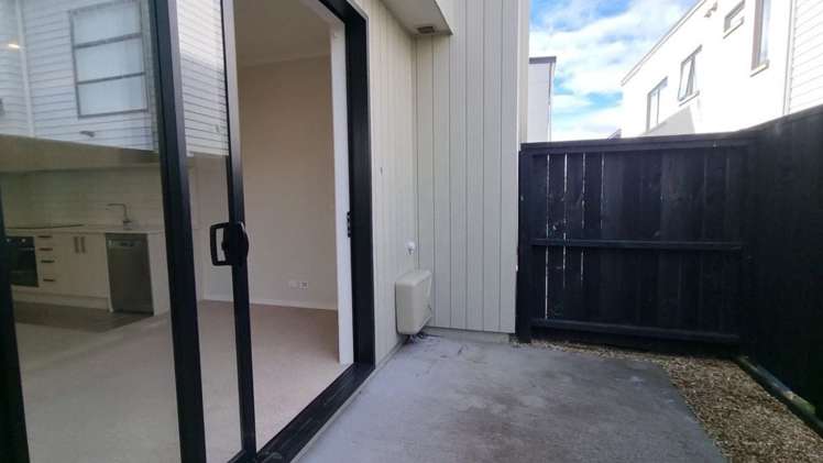 24 Sacred Kingfisher Road Hobsonville_3