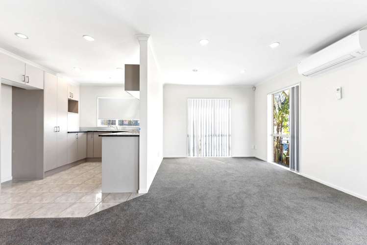 9A Robert Skeleton Place Manurewa_5