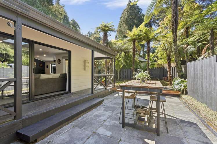 420 Scenic Drive Waiatarua_13