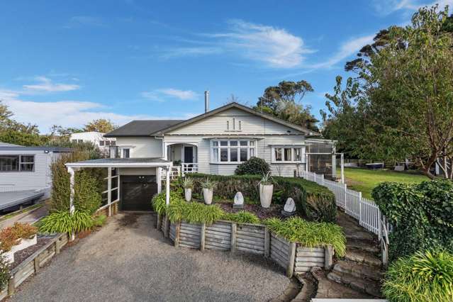 Charming Bungalow with Spectacular Views