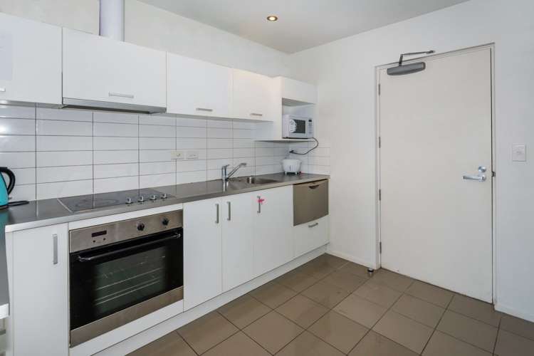 C21/71 Spencer Road Oteha_5