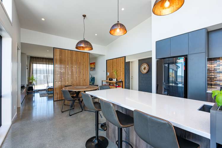 96 Cedarwood Street Woodridge_27