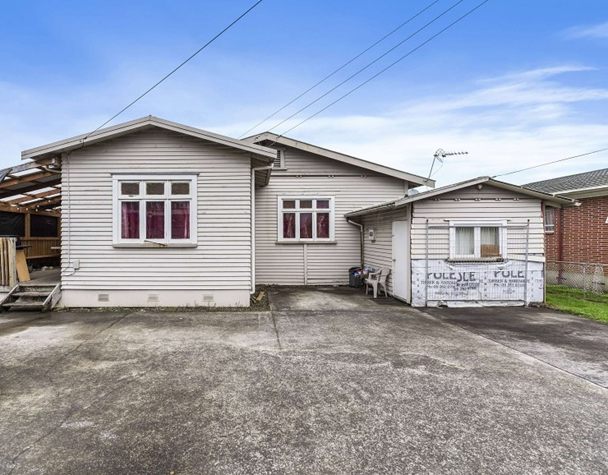 ‘What the hell is going on?’: 213 bids on run-down home in South Auckland