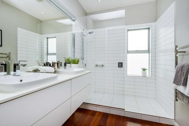 63 Beach Road Castor Bay_18