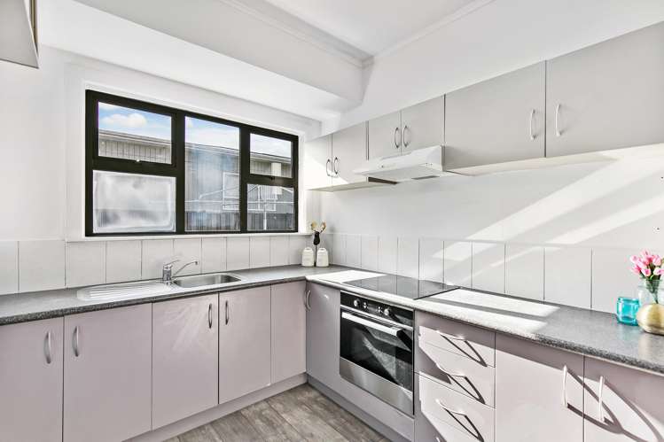 1 Henwood Road Mangere East_11