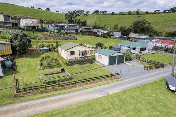 8 Hugh Barron Way Whananaki_32