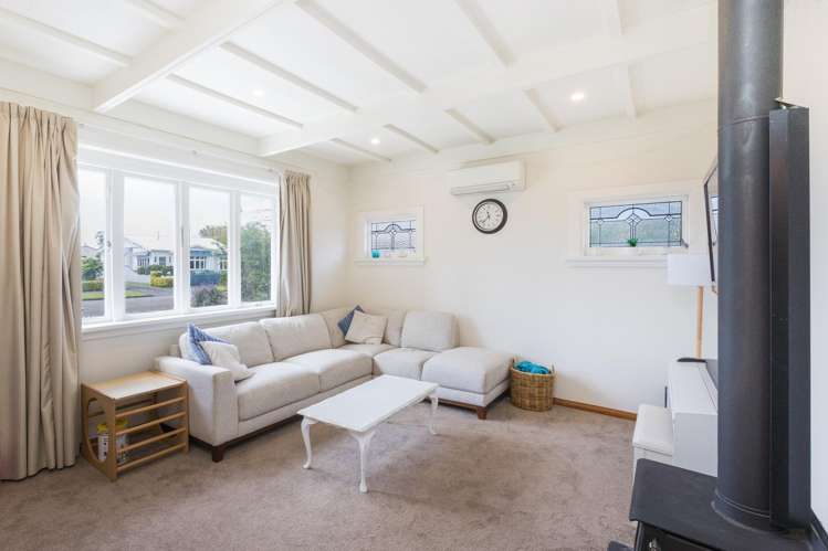 18 Burns Avenue Takaro_6
