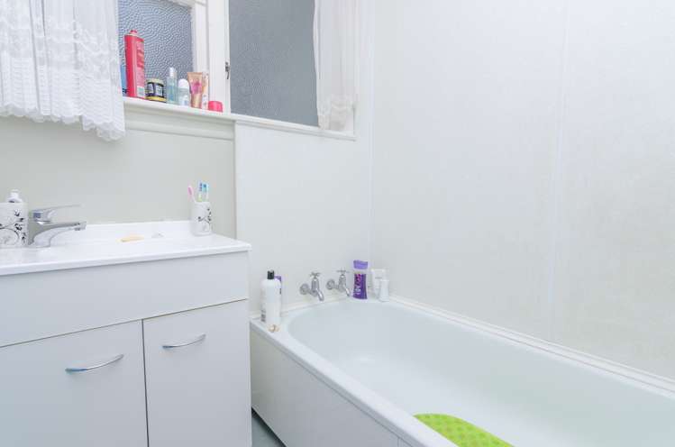 6 Surrey Street Solway_10