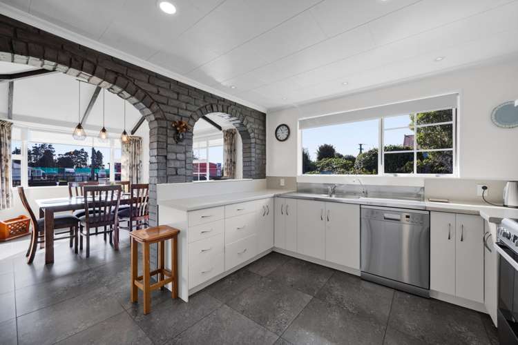 5 Flint Road West Stratford_8