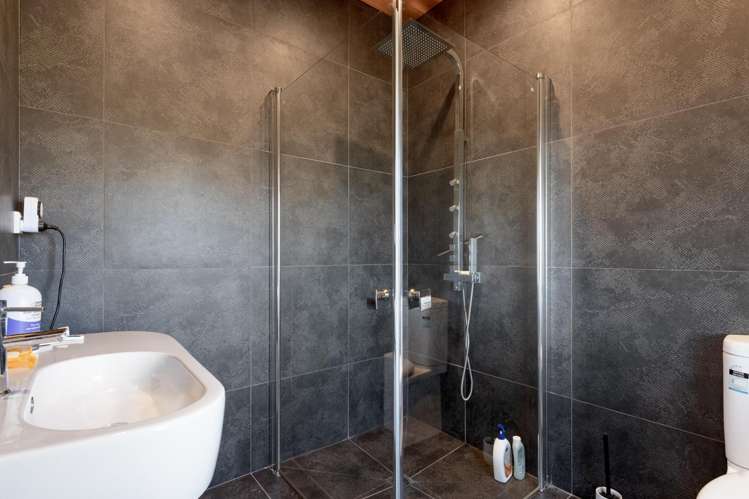 998 Thames Coast SH25 Road Thames_17