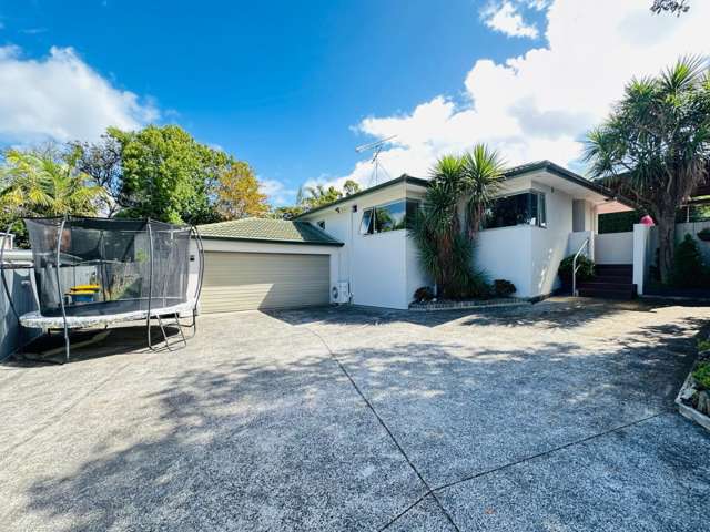 Spacious Family Home with Huge Decking & Excellent Parking!