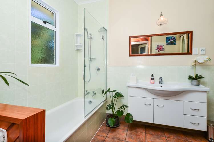 2 Saint Olpherts Avenue Hamilton East_15