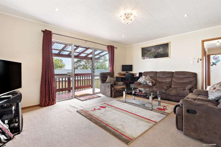 2/15 Netherlands Avenue Kelston_3