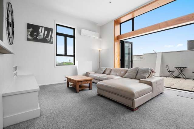 Spacious and Light Filled in the Historic George Court.