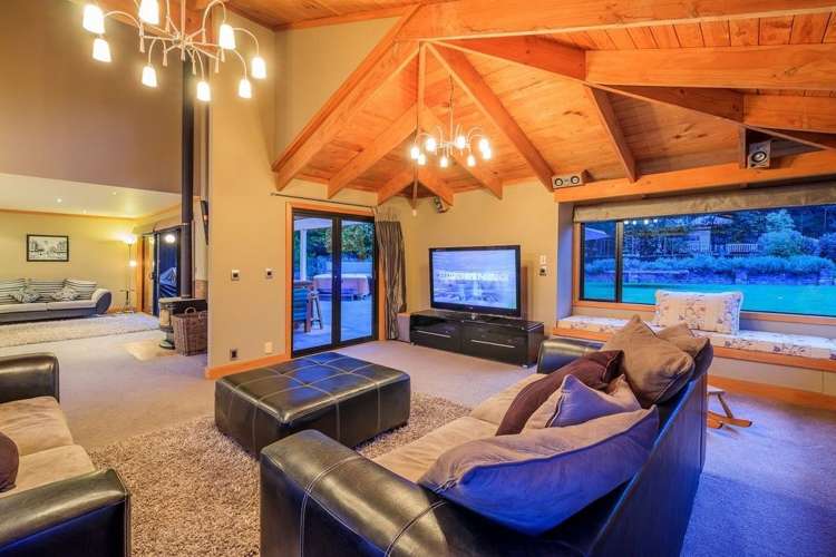 256 State Highway 16 Kumeu_12