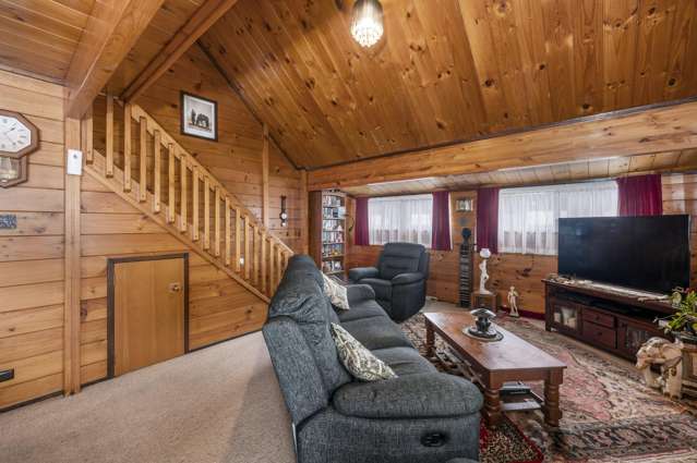 Priced to sell, owner committed to moving
