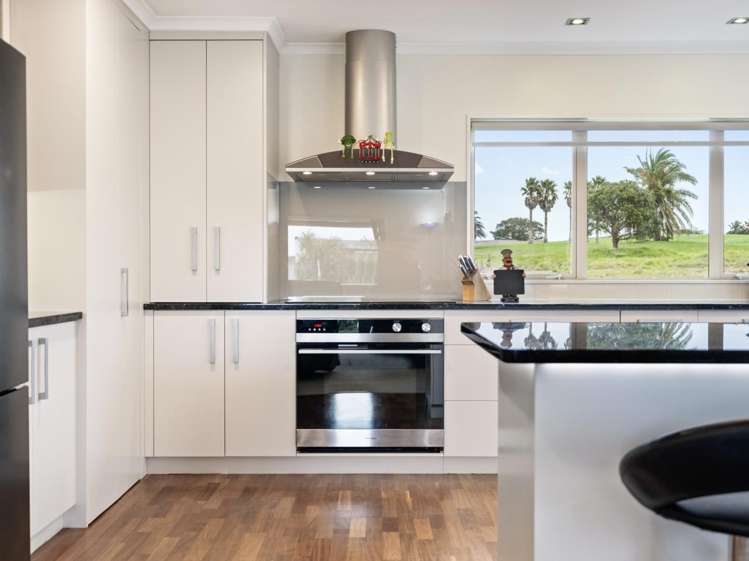 8 Tui Brae Beachlands_7