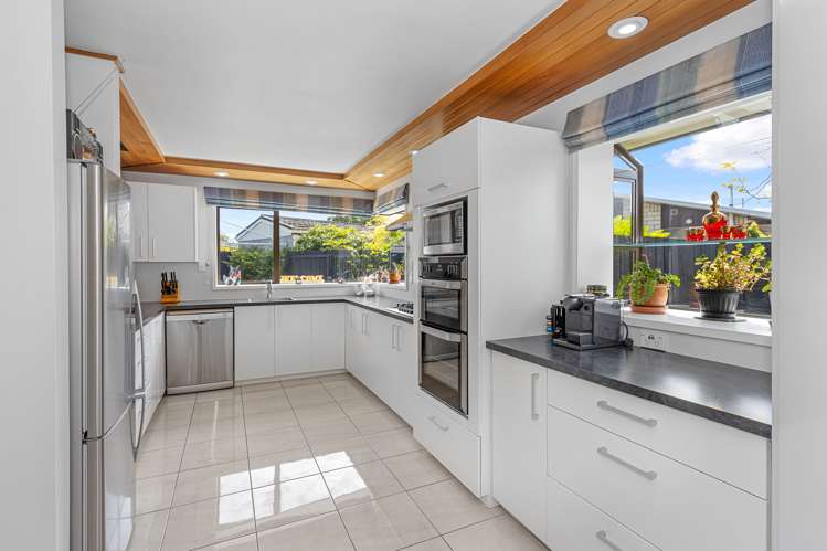 23b Salford Avenue Redwood_9