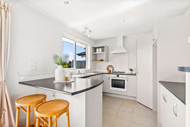 9 Finch Street One Tree Point_8