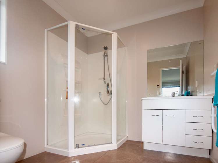 5a Gifford Grove Churton Park_14