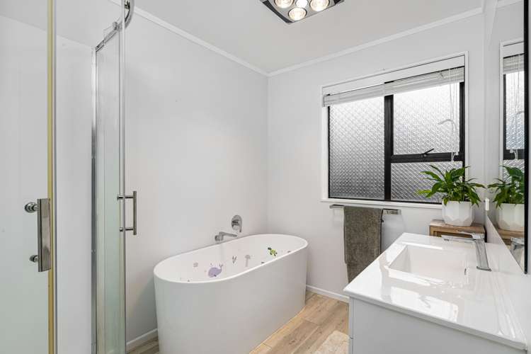 9 Pohutukawa Avenue Red Beach_12