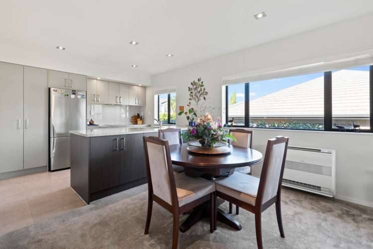 50 Royalle Mews Botany Downs_6