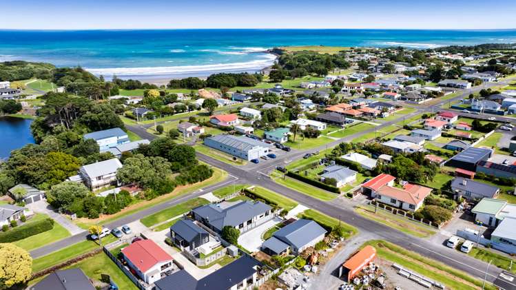 23 Layard Street Opunake_36