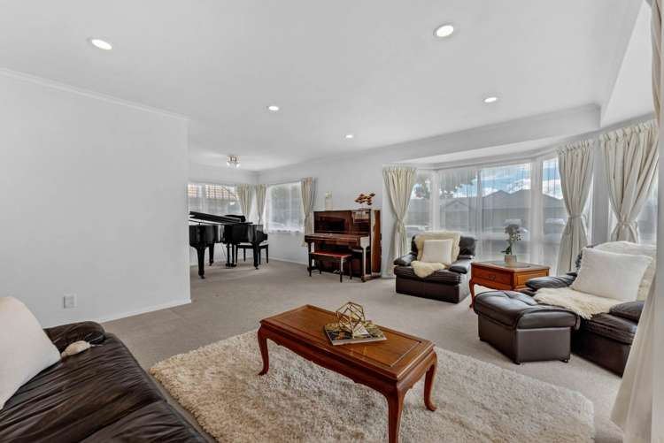8 Headcorn Place Botany Downs_3