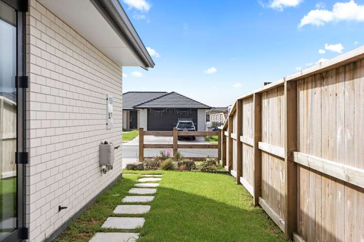 27 Saint Michael Crescent One Tree Point_30