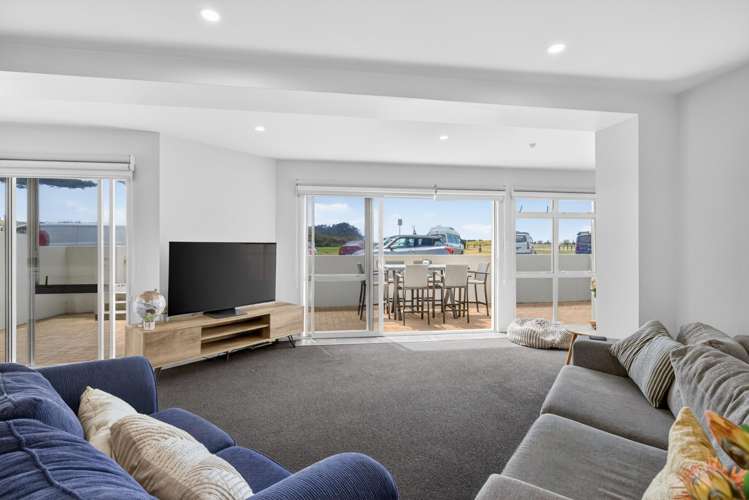 1A/45 Marine Parade Mt Maunganui_1