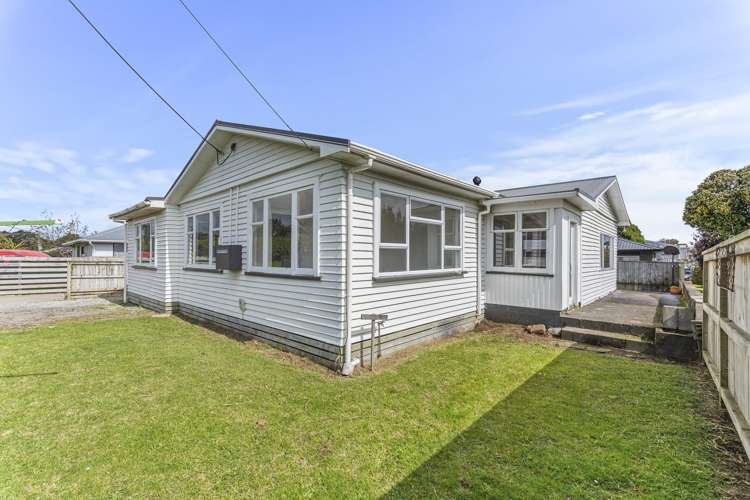 44 Egmont Road Waiwhakaiho_20
