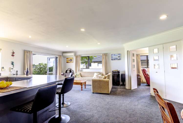 97 Farnborough Drive Grandview Heights_11