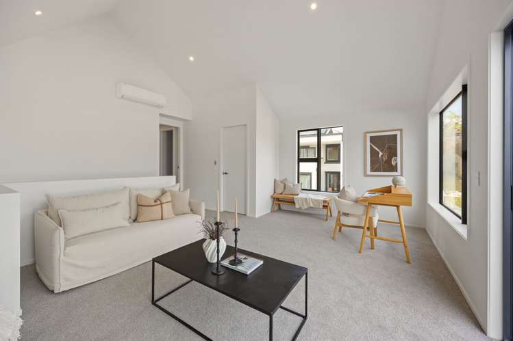 4/15 Lake Domain Drive Hamilton Lake_12