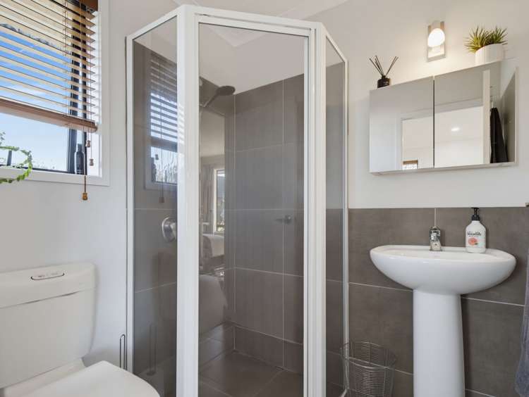 15 Stonebridge Park Drive Holdens Bay_17